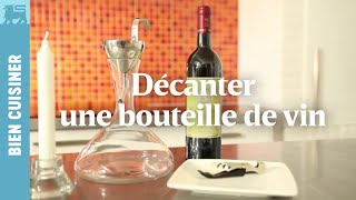 Décanter une bouteille de vin [upl. by Ycal]